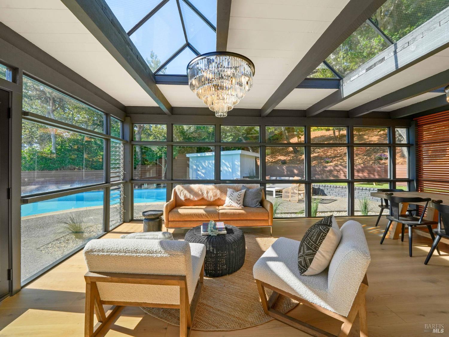 Detail Gallery Image 22 of 60 For 17 Overhill Rd, Mill Valley,  CA 94941 - 5 Beds | 2 Baths