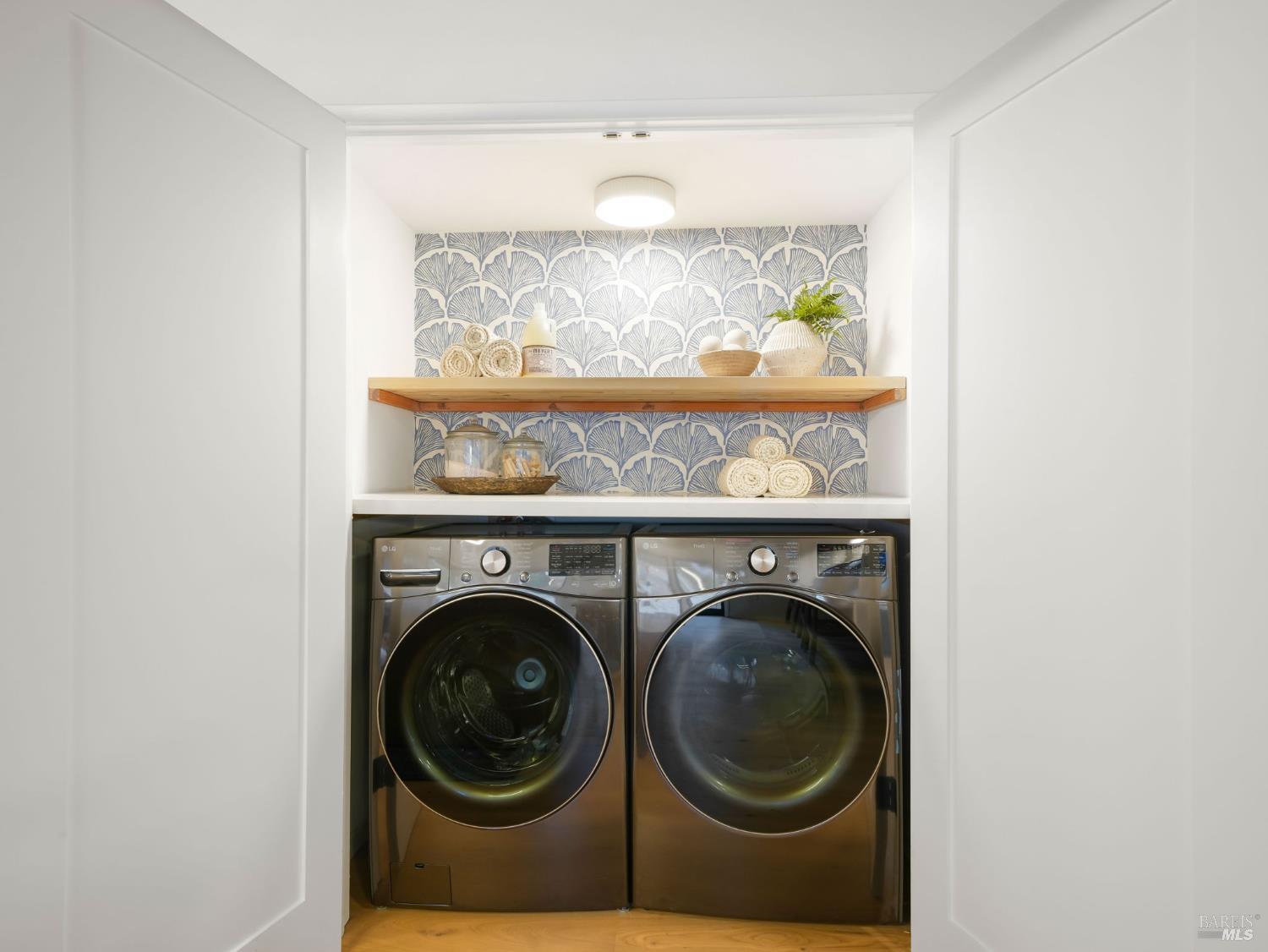 Detail Gallery Image 31 of 60 For 17 Overhill Rd, Mill Valley,  CA 94941 - 5 Beds | 2 Baths