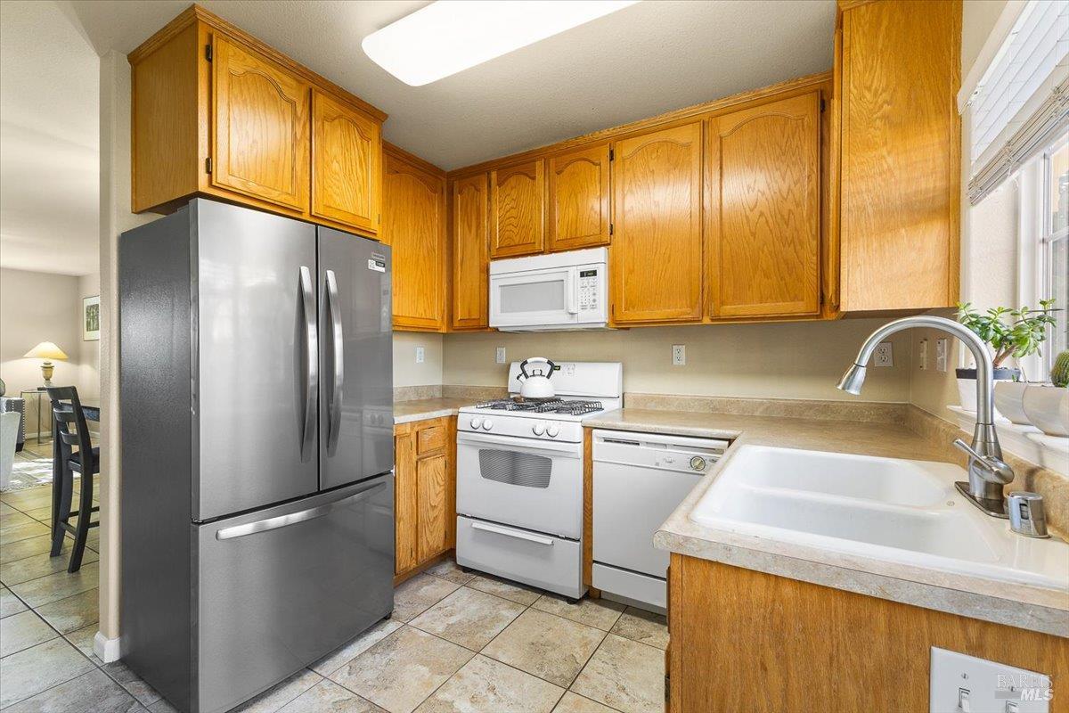 Detail Gallery Image 8 of 26 For 2310 Iroquois St, Santa Rosa,  CA 95403 - 3 Beds | 2/1 Baths