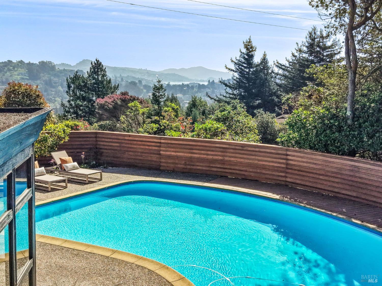 Detail Gallery Image 50 of 60 For 17 Overhill Rd, Mill Valley,  CA 94941 - 5 Beds | 2 Baths