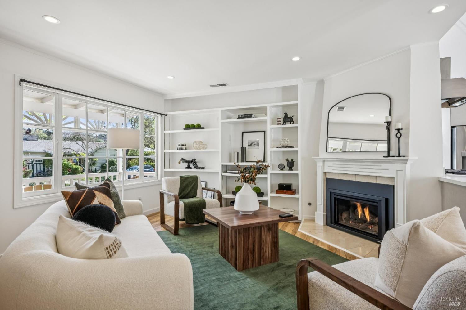 Detail Gallery Image 6 of 49 For 355 Irwin St, San Rafael,  CA 94901 - 3 Beds | 1 Baths