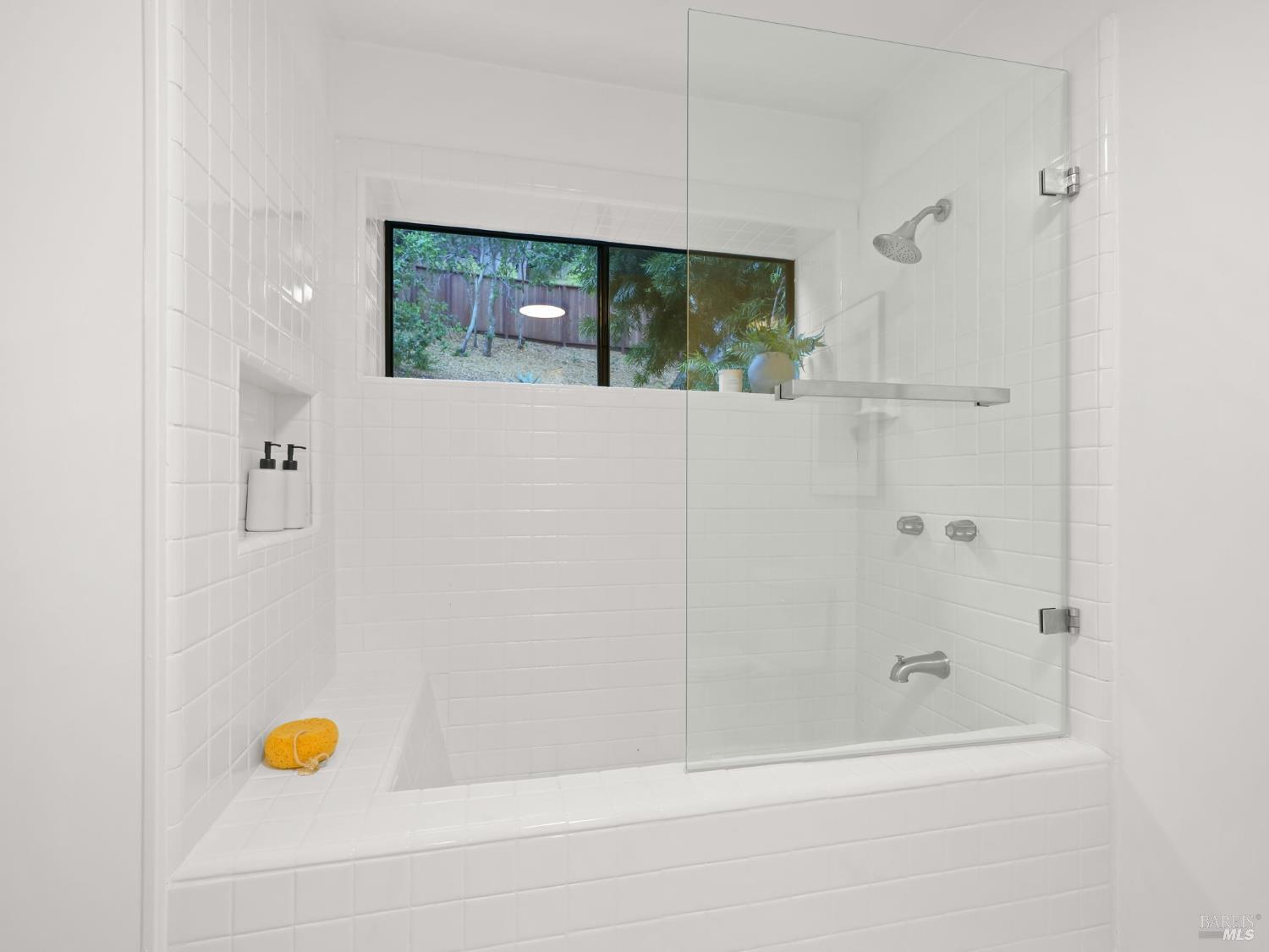 Detail Gallery Image 42 of 60 For 17 Overhill Rd, Mill Valley,  CA 94941 - 5 Beds | 2 Baths