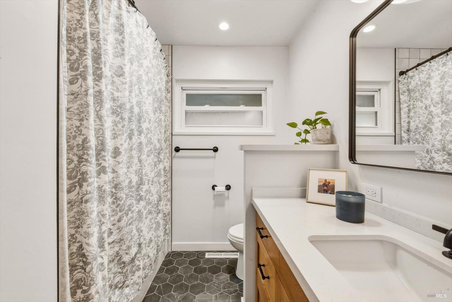 Detail Gallery Image 24 of 80 For 1038 Lorraine Dr, Napa,  CA 94558 - 4 Beds | 2 Baths