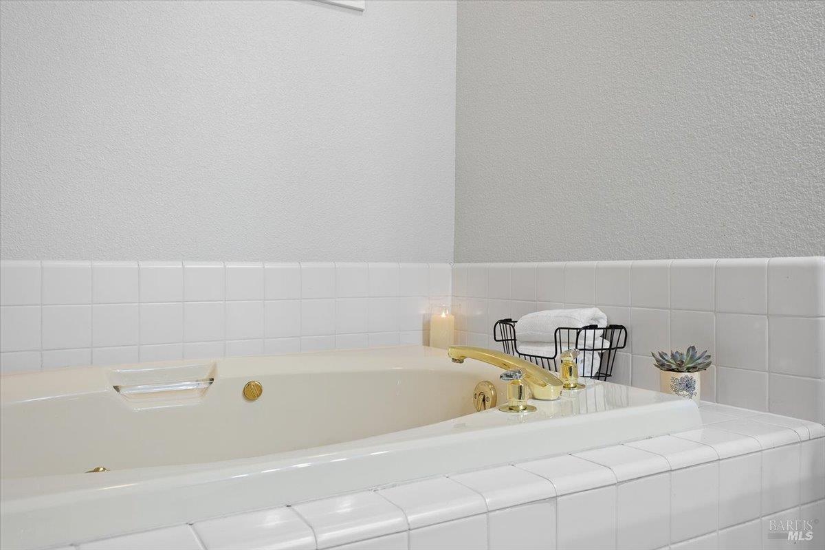 Detail Gallery Image 33 of 48 For 2070 Stonefield Ln, Santa Rosa,  CA 95403 - 2 Beds | 2/1 Baths