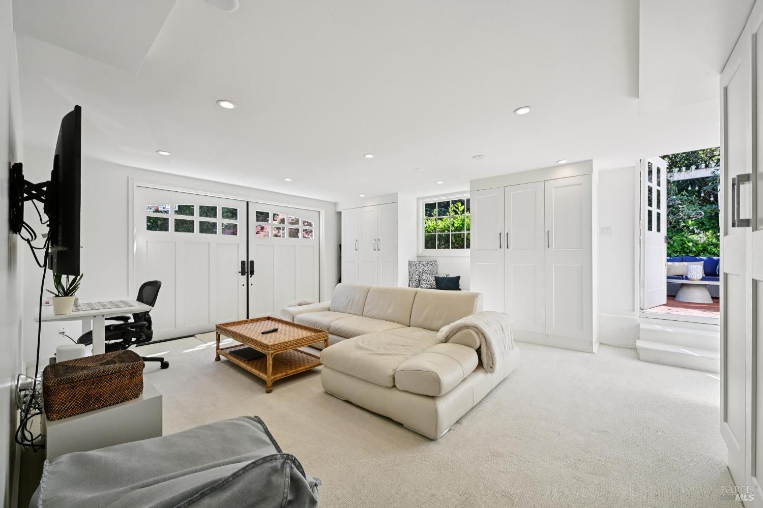 Detail Gallery Image 31 of 56 For 161 Lagunitas Rd, Ross,  CA 94957 - 4 Beds | 3 Baths