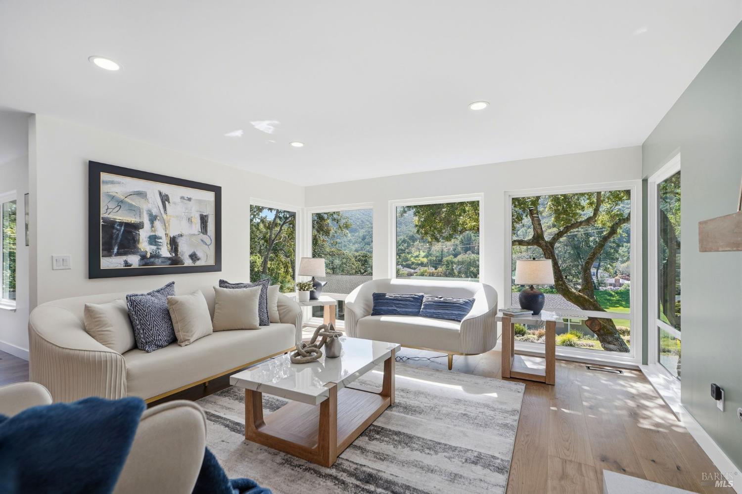 Detail Gallery Image 14 of 93 For 36 Capilano Dr, Novato,  CA 94949 - 5 Beds | 4/1 Baths