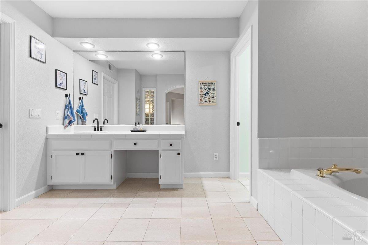 Detail Gallery Image 38 of 48 For 2070 Stonefield Ln, Santa Rosa,  CA 95403 - 2 Beds | 2/1 Baths