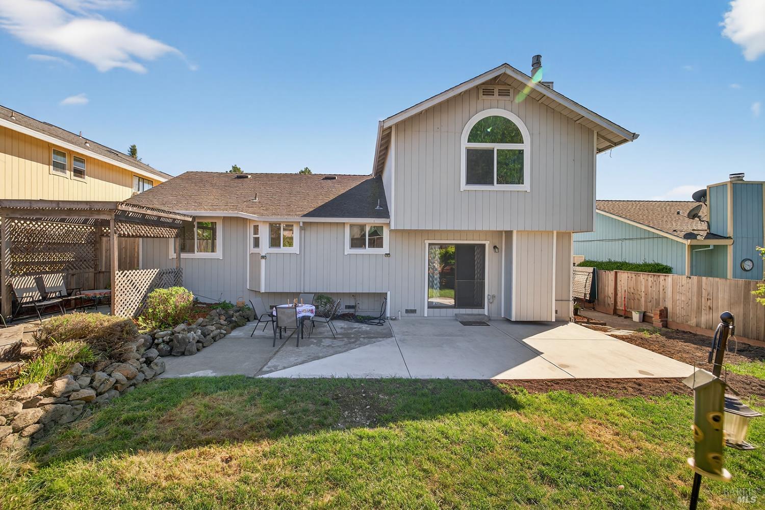 Detail Gallery Image 32 of 41 For 5410 Corbett Cir, Santa Rosa,  CA 95403 - 4 Beds | 2/1 Baths