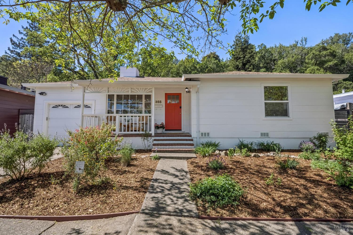 Detail Gallery Image 2 of 49 For 355 Irwin St, San Rafael,  CA 94901 - 3 Beds | 1 Baths