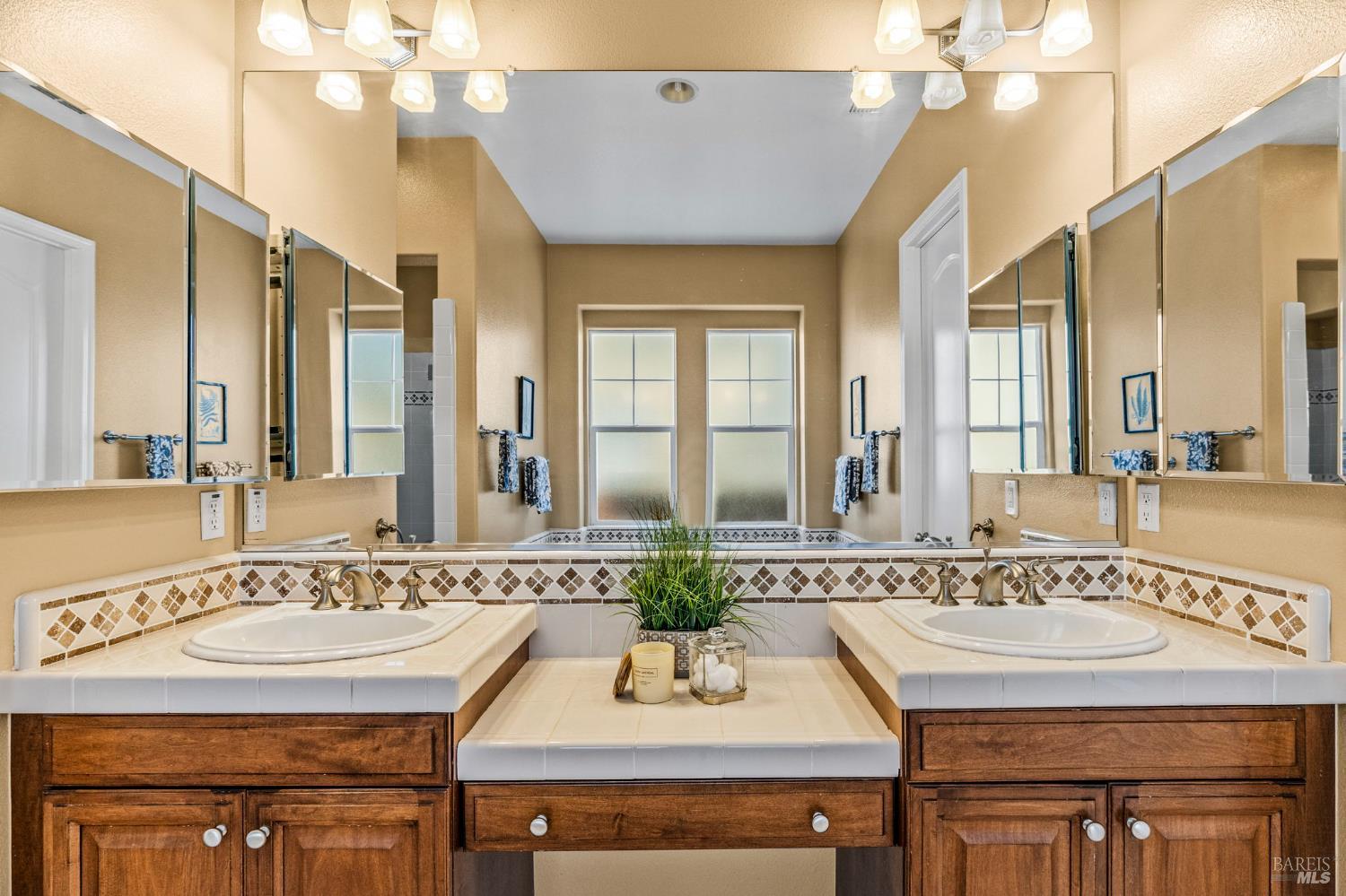 Detail Gallery Image 23 of 53 For 3924 Jefferson St, Napa,  CA 94558 - 3 Beds | 2 Baths