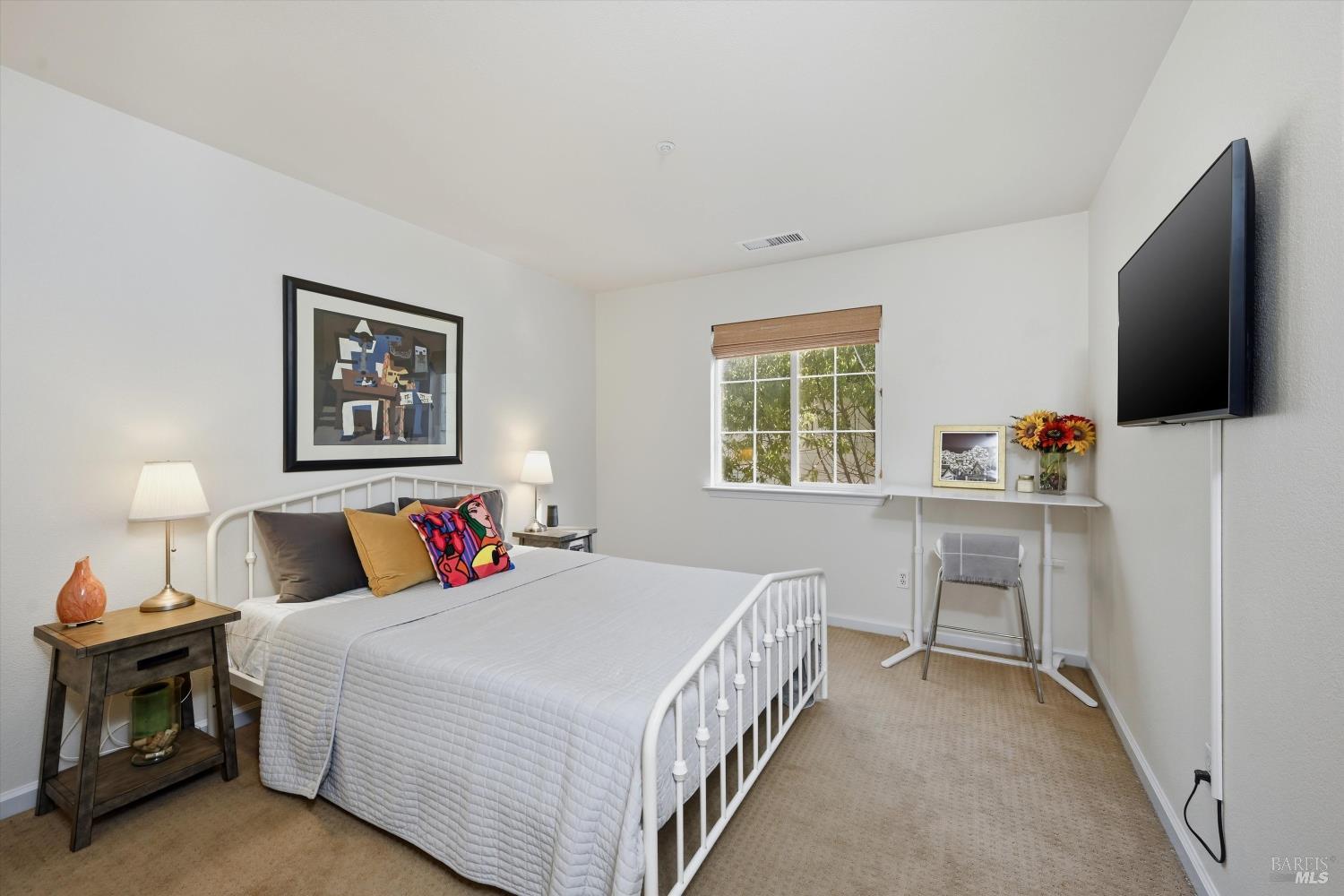 Detail Gallery Image 33 of 47 For 104 Village Oaks Ct, Healdsburg,  CA 95448 - 4 Beds | 2/1 Baths