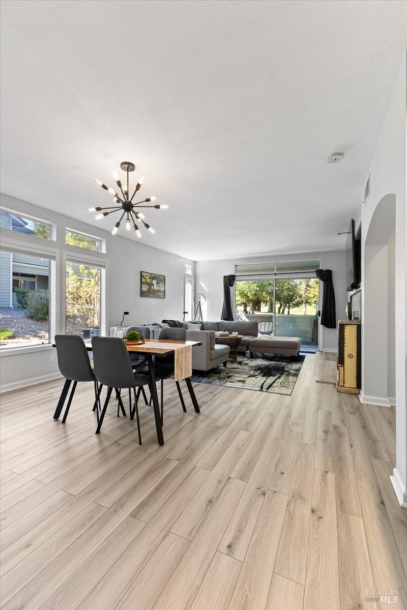 Detail Gallery Image 11 of 48 For 2070 Stonefield Ln, Santa Rosa,  CA 95403 - 2 Beds | 2/1 Baths