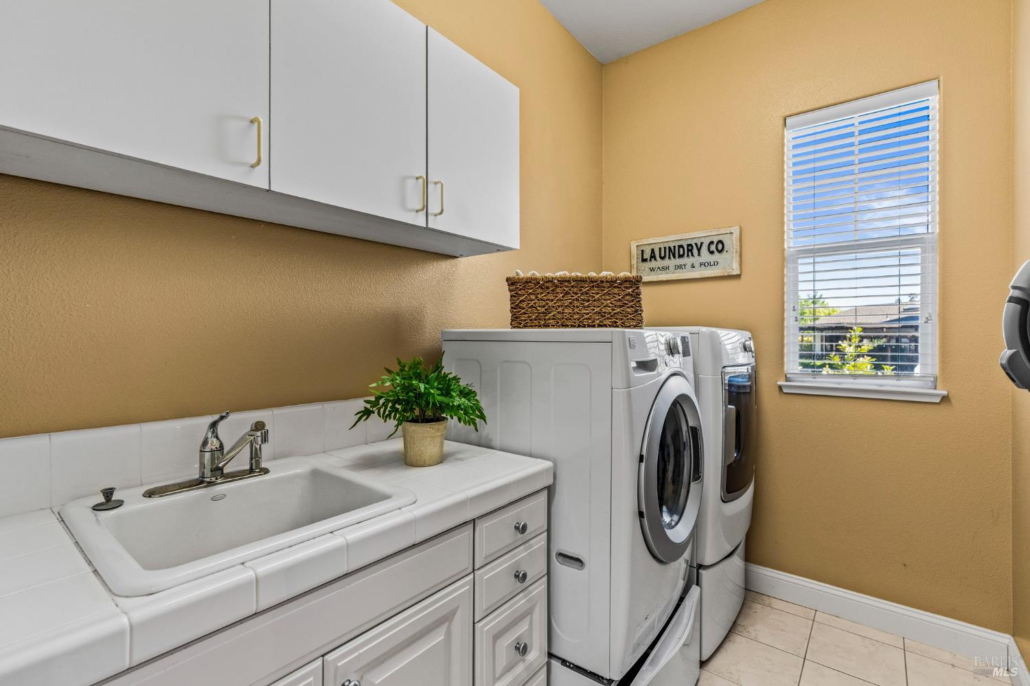 Detail Gallery Image 14 of 53 For 3924 Jefferson St, Napa,  CA 94558 - 3 Beds | 2 Baths