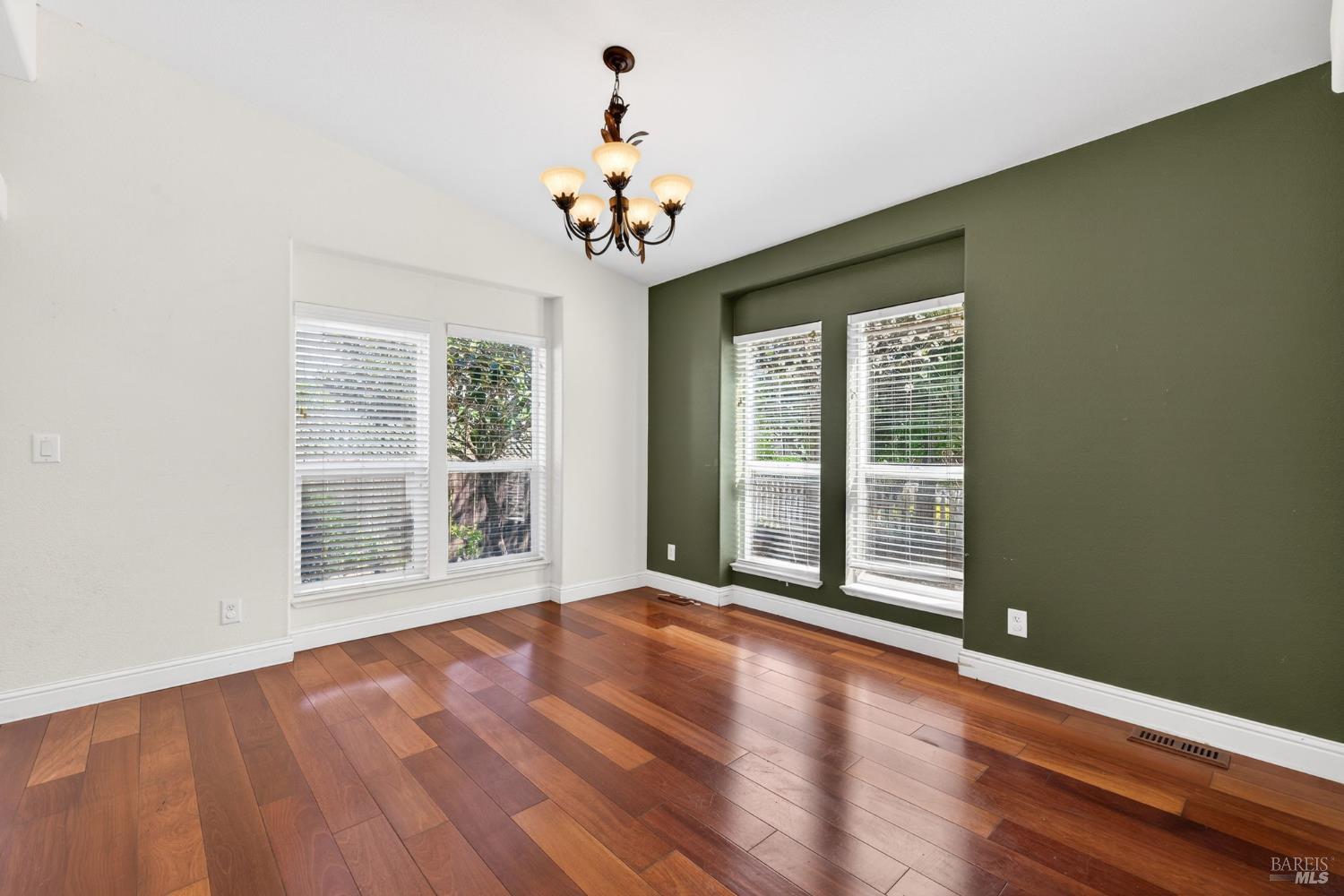 Detail Gallery Image 7 of 40 For 473 Verano Ave, Sonoma,  CA 95476 - 2 Beds | 2 Baths