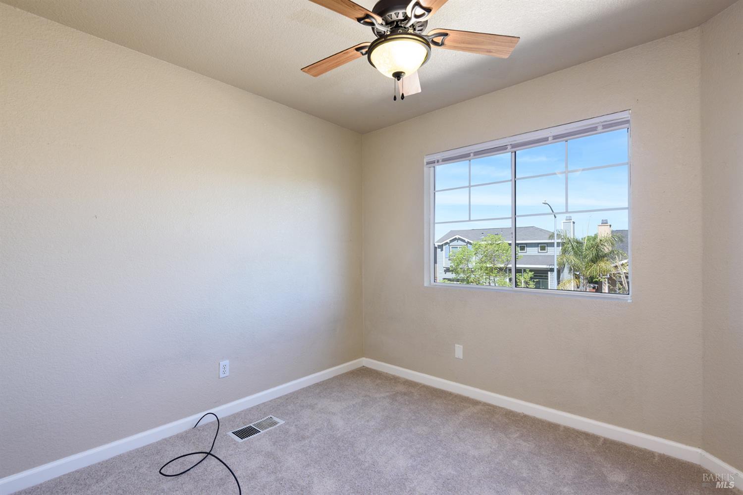 Detail Gallery Image 13 of 22 For 2122 Crystal Hill Dr, Santa Rosa,  CA 95404 - 3 Beds | 2/1 Baths