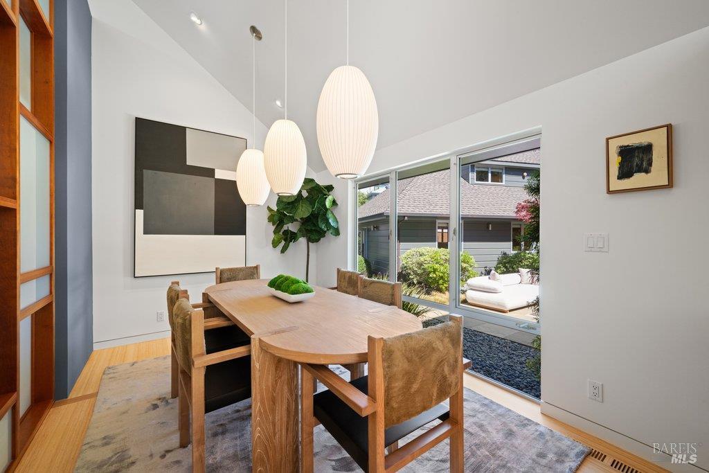 Detail Gallery Image 23 of 89 For 103 Reed Ranch Rd, Tiburon,  CA 94920 - 5 Beds | 4 Baths