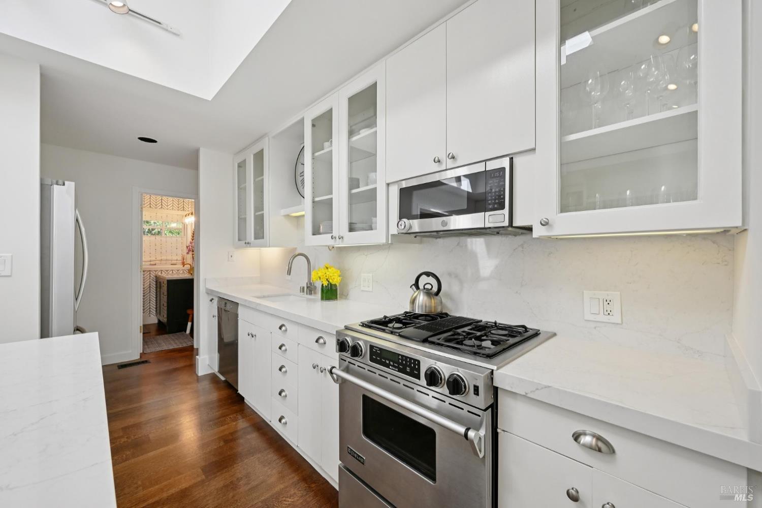 Detail Gallery Image 13 of 56 For 161 Lagunitas Rd, Ross,  CA 94957 - 4 Beds | 3 Baths