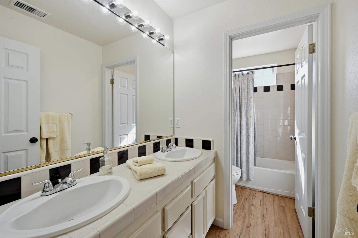 Detail Gallery Image 37 of 47 For 104 Village Oaks Ct, Healdsburg,  CA 95448 - 4 Beds | 2/1 Baths