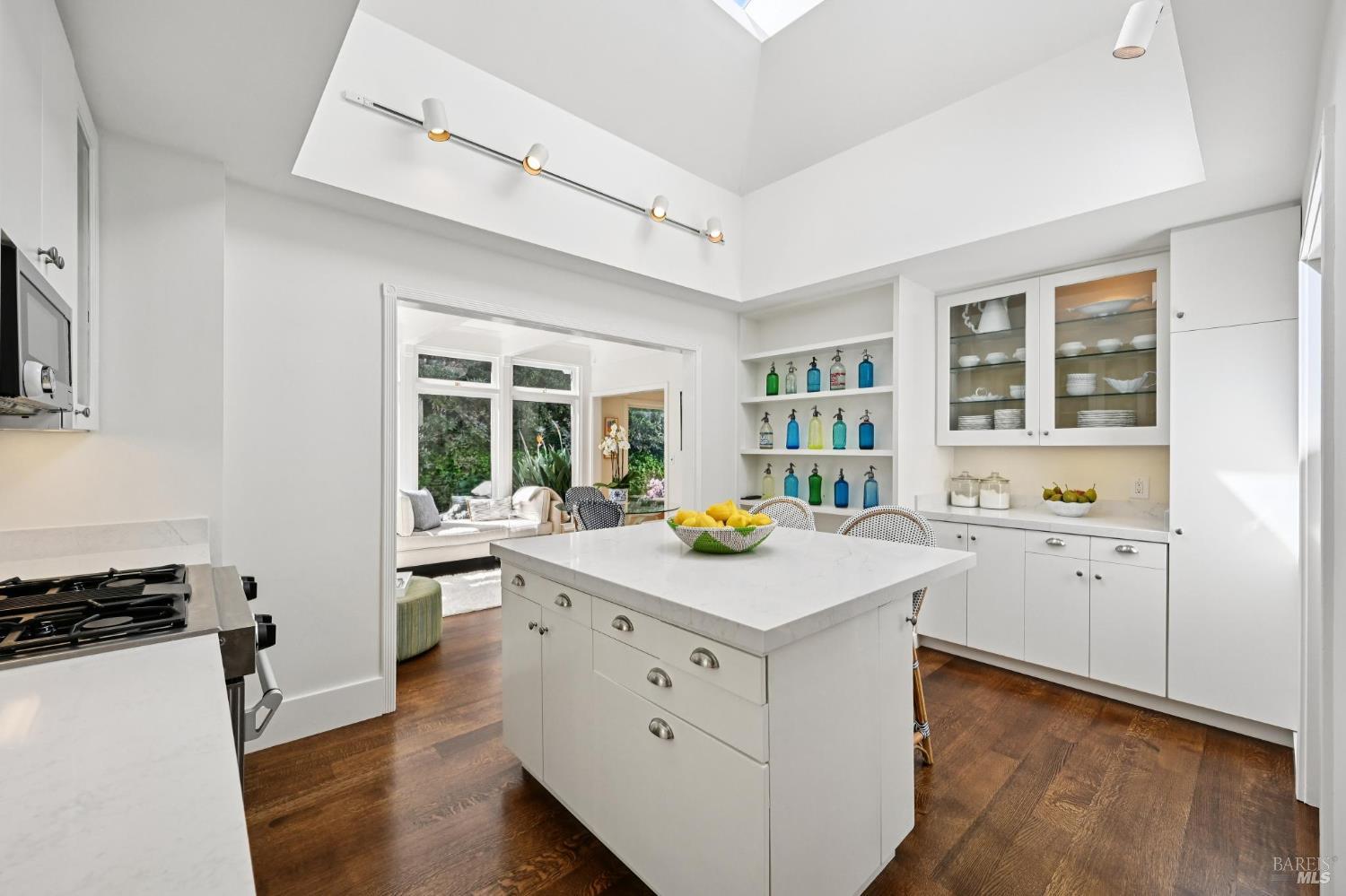 Detail Gallery Image 6 of 56 For 161 Lagunitas Rd, Ross,  CA 94957 - 4 Beds | 3 Baths