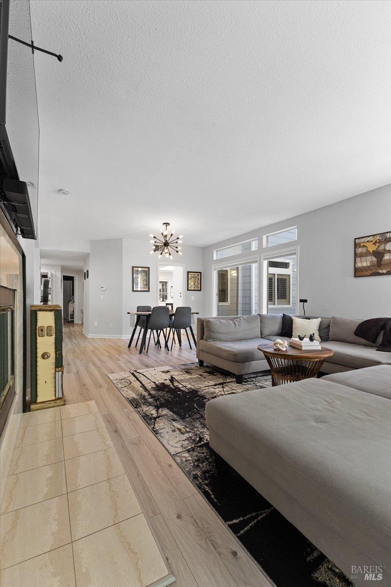 Detail Gallery Image 12 of 48 For 2070 Stonefield Ln, Santa Rosa,  CA 95403 - 2 Beds | 2/1 Baths