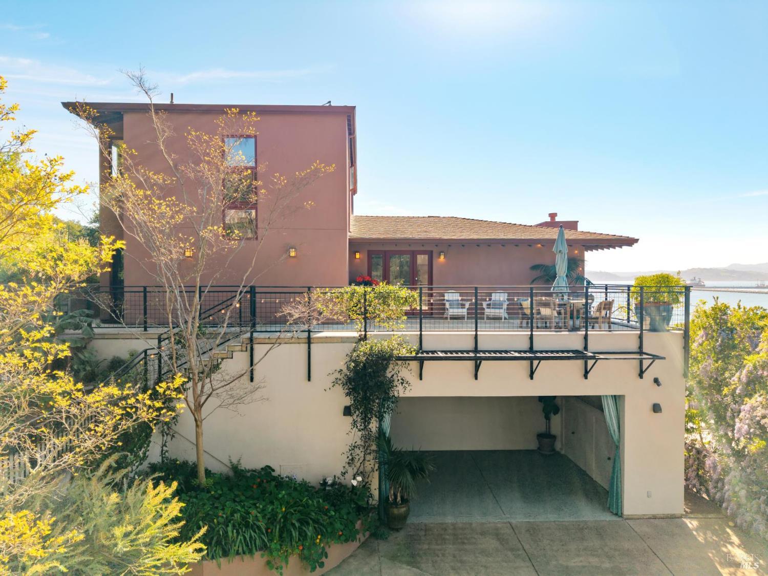 Detail Gallery Image 2 of 47 For 435 Tremont Ave, Point Richmond,  CA 94801 - 4 Beds | 4 Baths