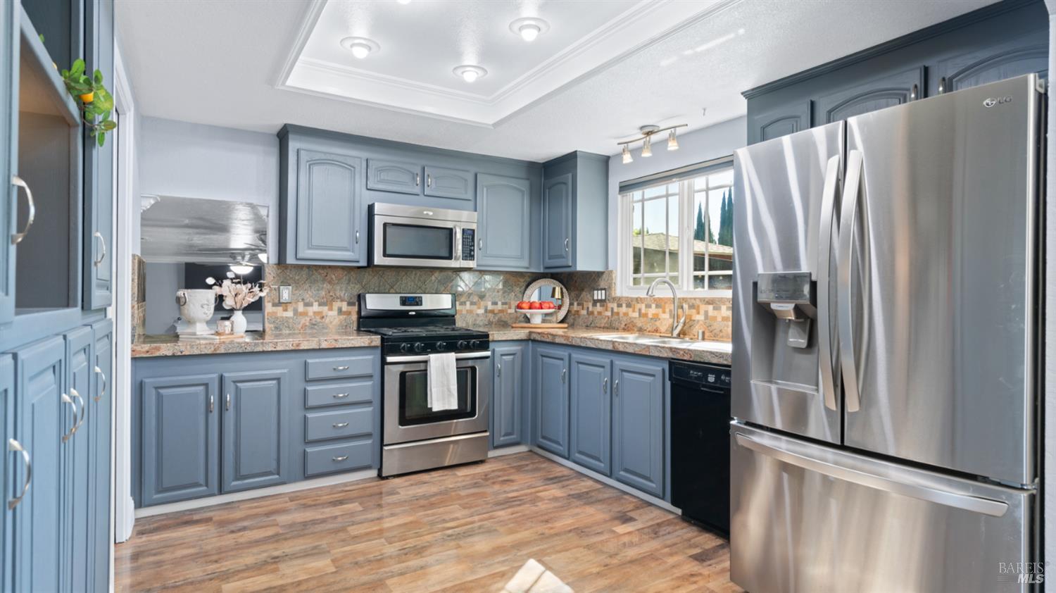 Detail Gallery Image 15 of 67 For 191 Bel Air Dr, Vacaville,  CA 95687 - 5 Beds | 2/1 Baths