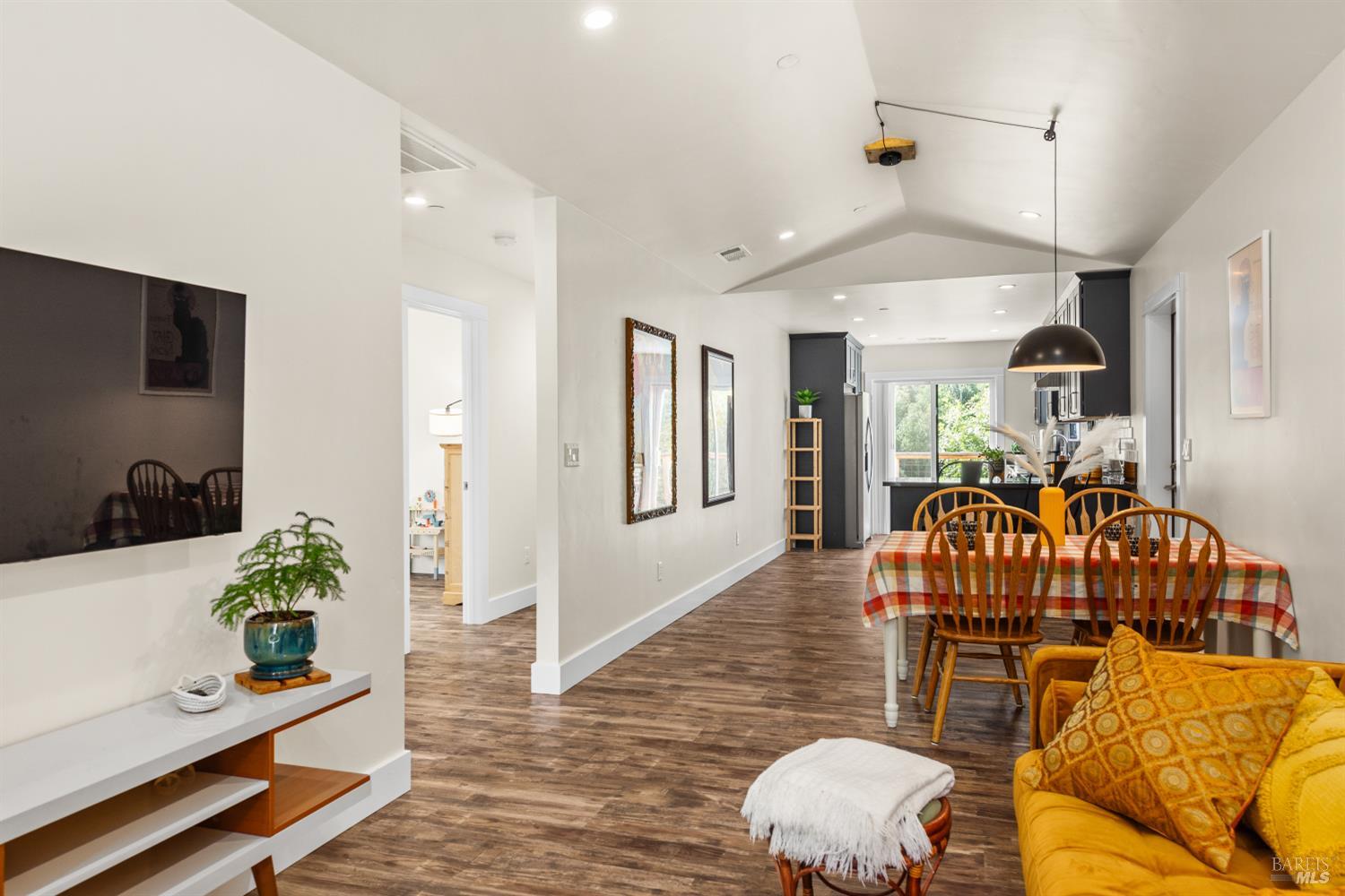 Detail Gallery Image 9 of 36 For 12127 Mead Rd, Middletown,  CA 95461 - 3 Beds | 2 Baths