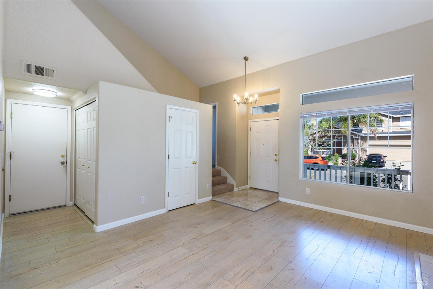 Detail Gallery Image 5 of 22 For 2122 Crystal Hill Dr, Santa Rosa,  CA 95404 - 3 Beds | 2/1 Baths