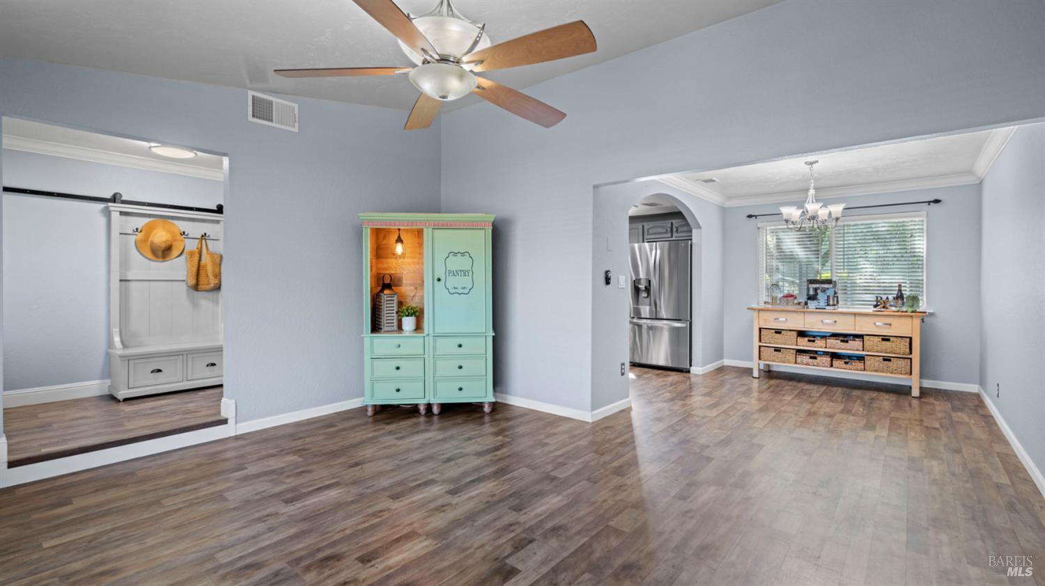 Detail Gallery Image 9 of 67 For 191 Bel Air Dr, Vacaville,  CA 95687 - 5 Beds | 2/1 Baths