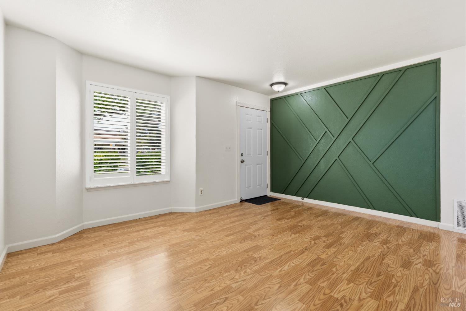 Detail Gallery Image 5 of 51 For 131 Cambridge Dr, Vacaville,  CA 95687 - 3 Beds | 2/1 Baths