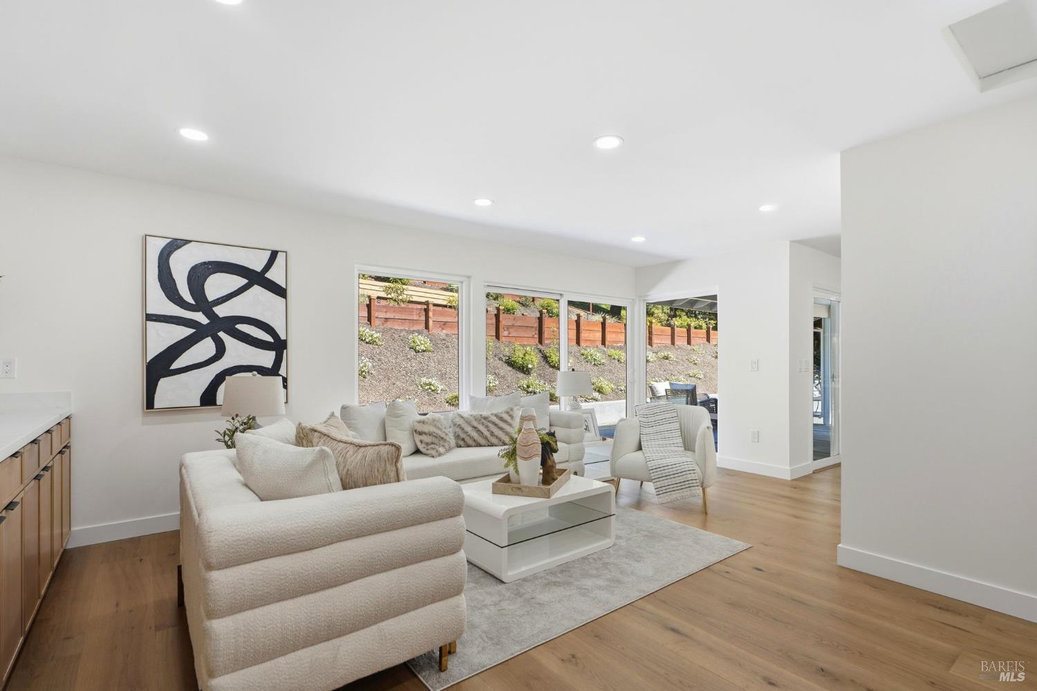 Detail Gallery Image 35 of 93 For 36 Capilano Dr, Novato,  CA 94949 - 5 Beds | 4/1 Baths