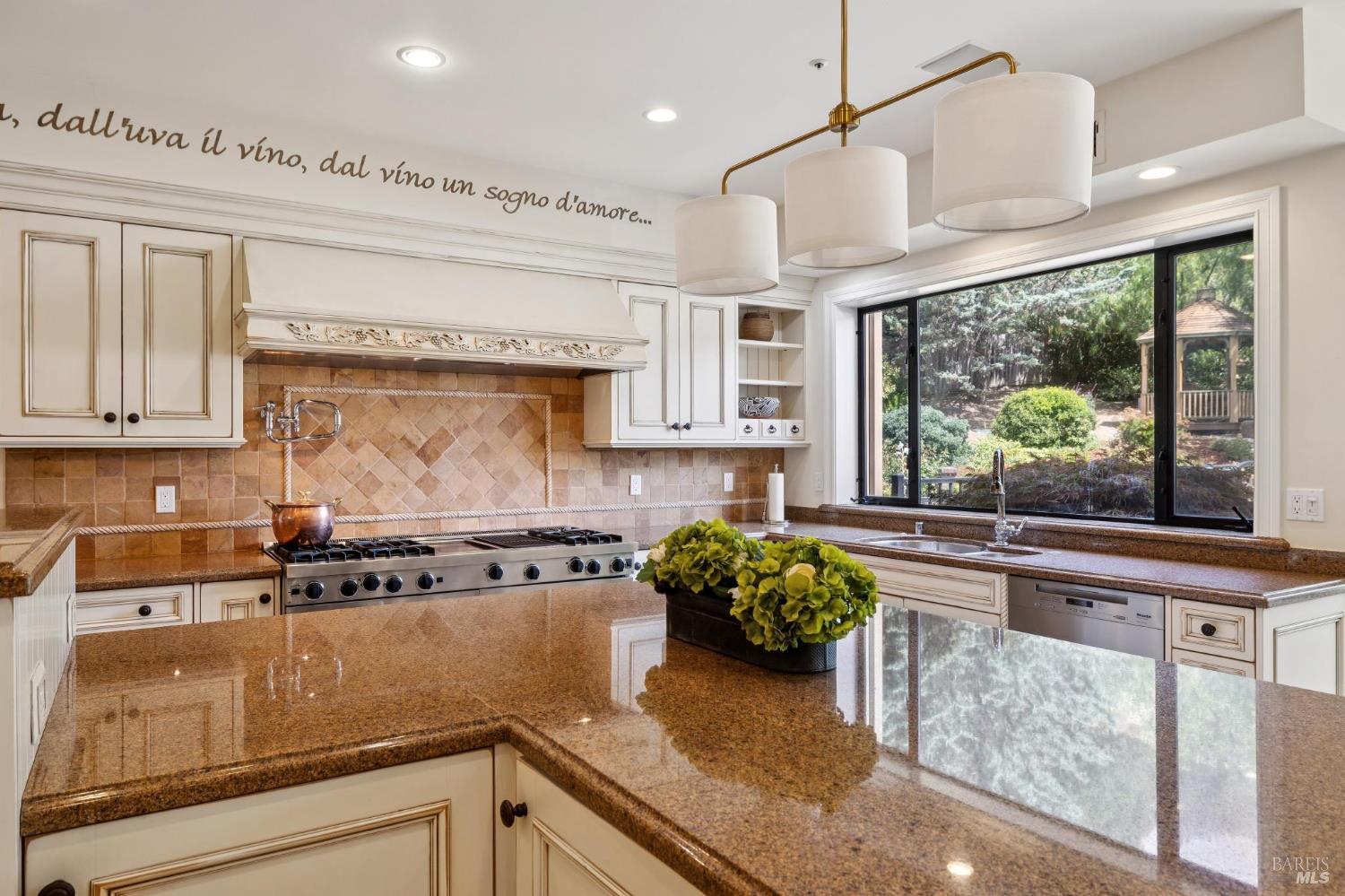 Detail Gallery Image 12 of 77 For 172 Pacheco Ave, Novato,  CA 94947 - 6 Beds | 6/1 Baths