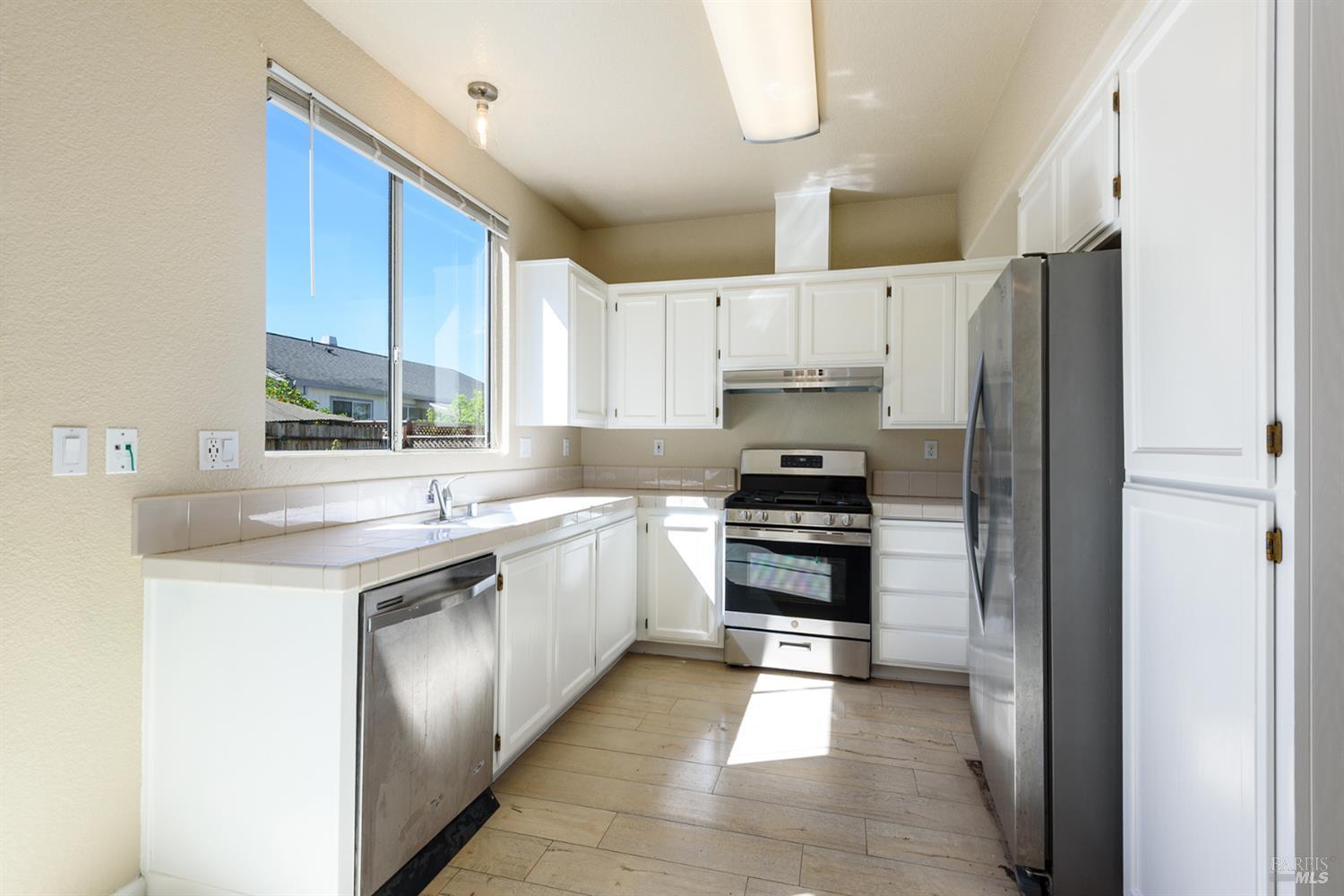 Detail Gallery Image 7 of 22 For 2122 Crystal Hill Dr, Santa Rosa,  CA 95404 - 3 Beds | 2/1 Baths