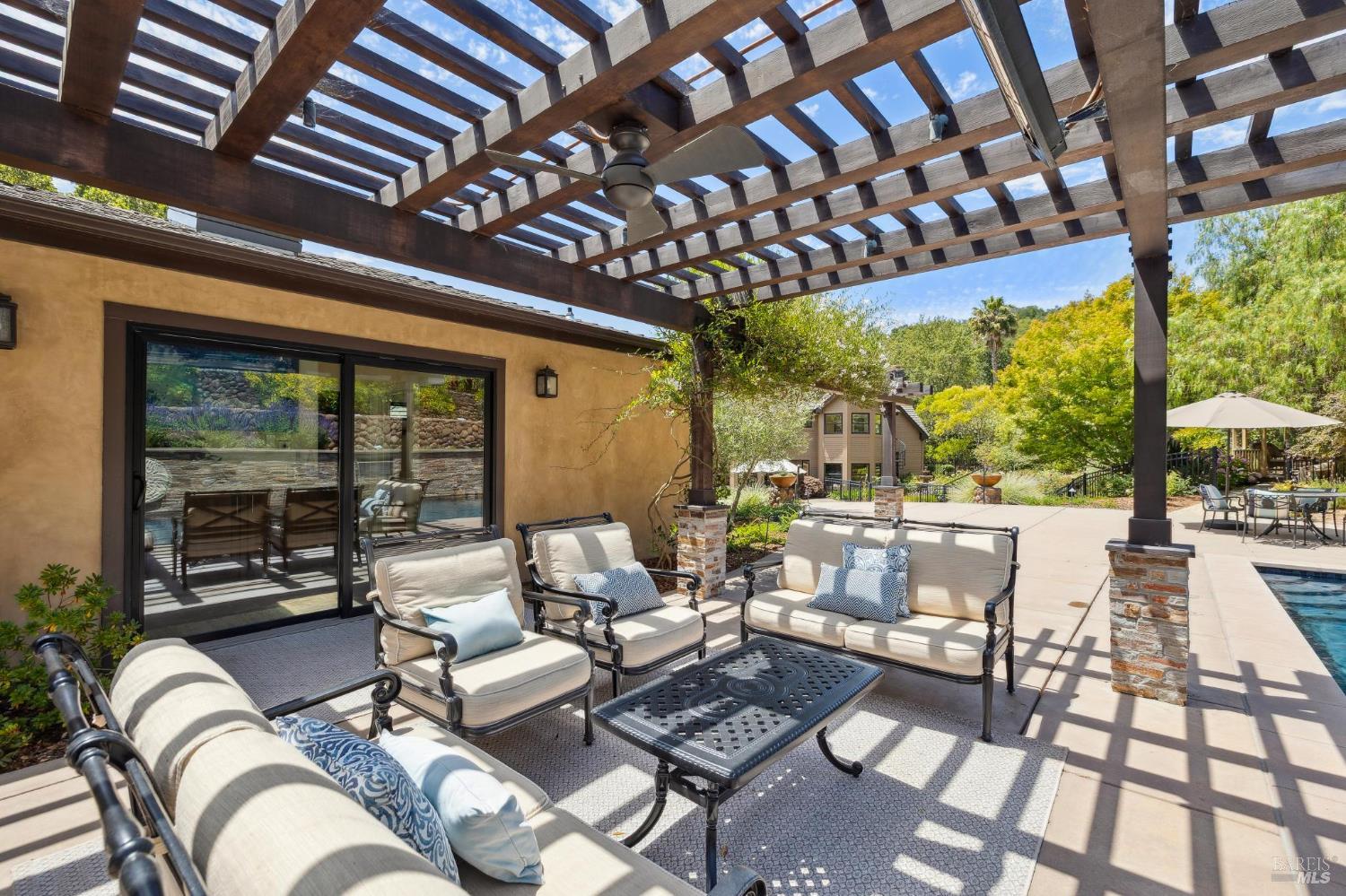 Detail Gallery Image 7 of 77 For 172 Pacheco Ave, Novato,  CA 94947 - 6 Beds | 6/1 Baths