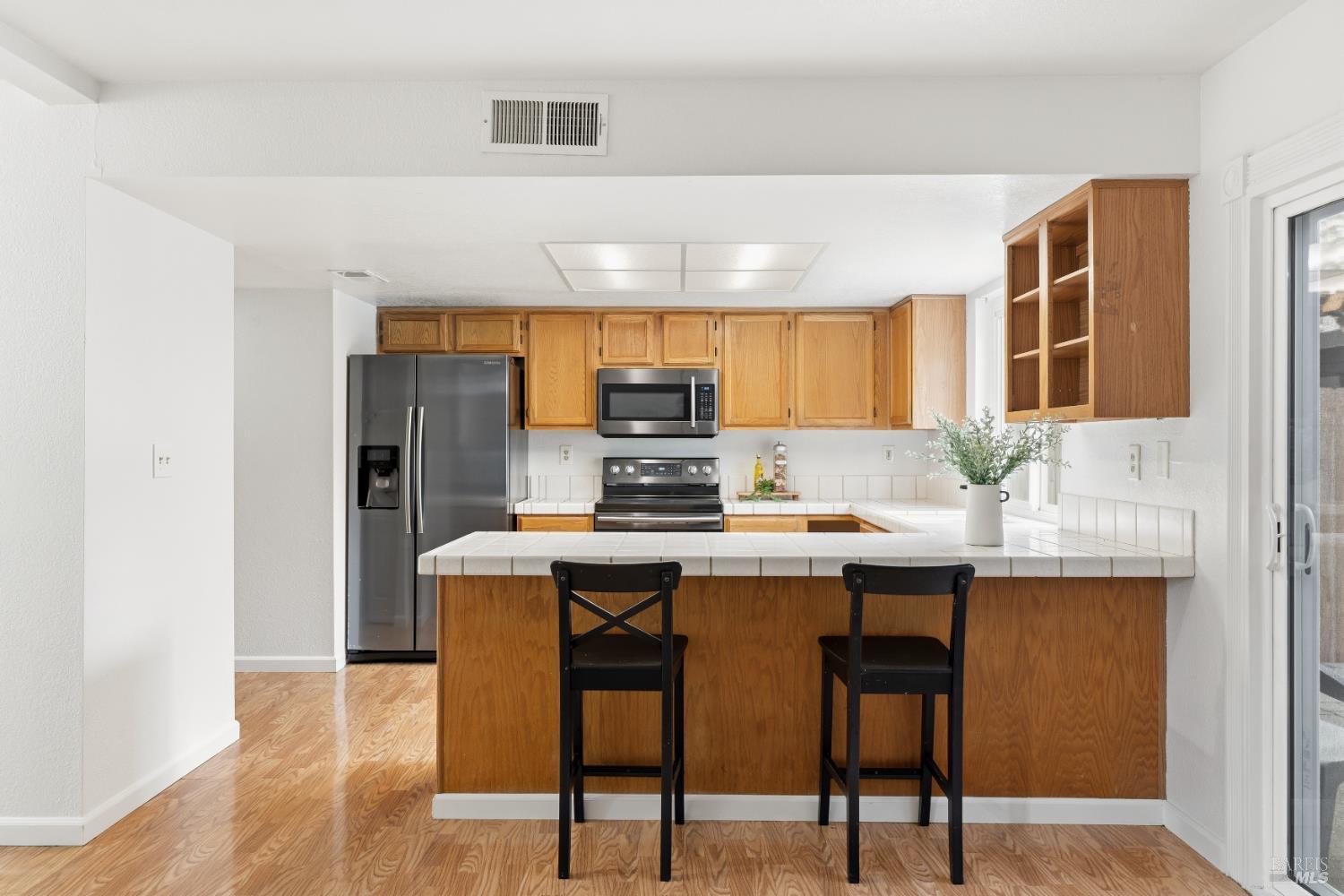 Detail Gallery Image 9 of 51 For 131 Cambridge Dr, Vacaville,  CA 95687 - 3 Beds | 2/1 Baths