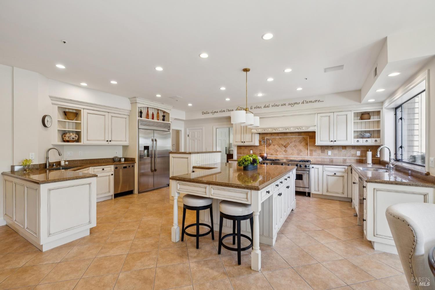 Detail Gallery Image 10 of 77 For 172 Pacheco Ave, Novato,  CA 94947 - 6 Beds | 6/1 Baths