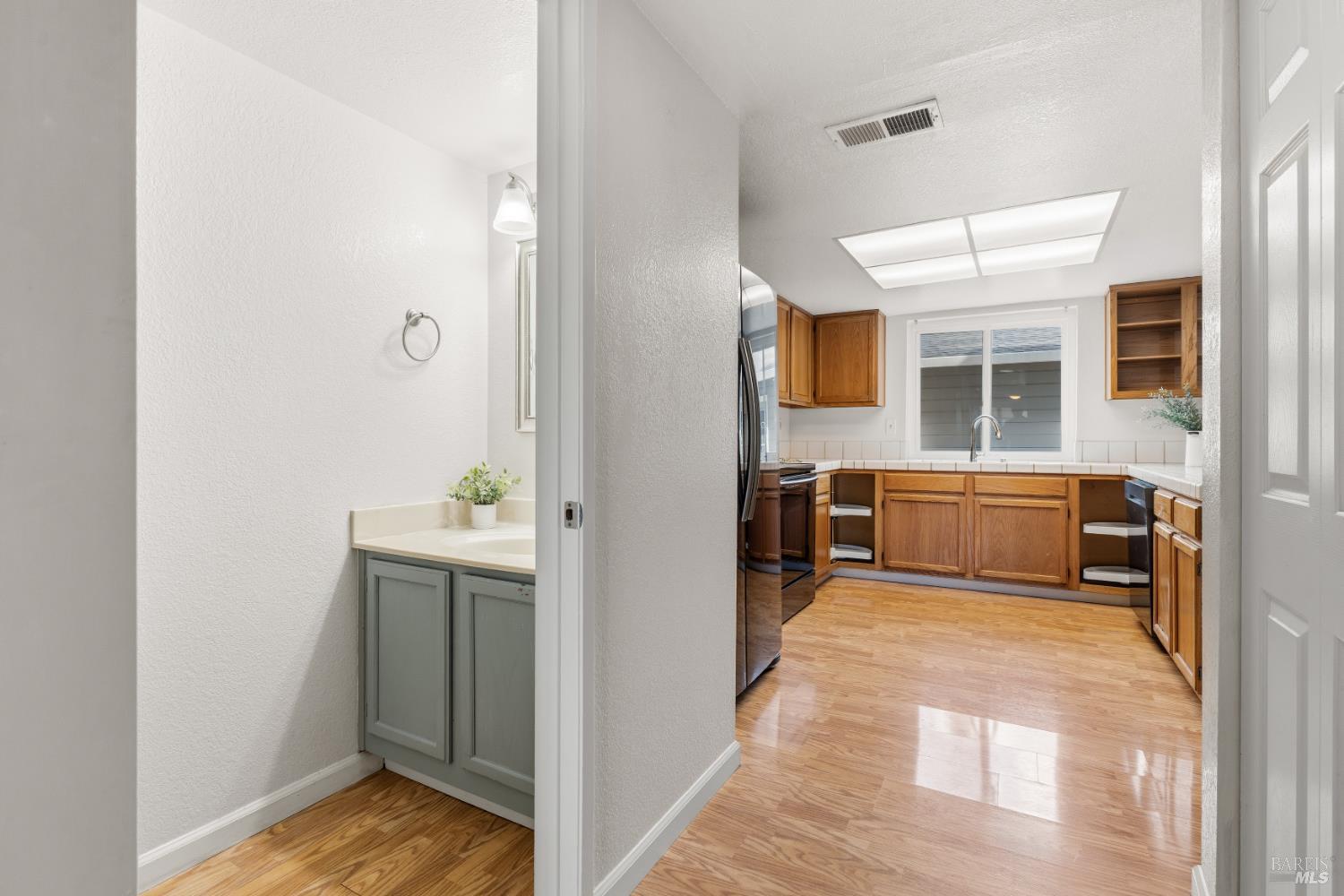 Detail Gallery Image 25 of 51 For 131 Cambridge Dr, Vacaville,  CA 95687 - 3 Beds | 2/1 Baths