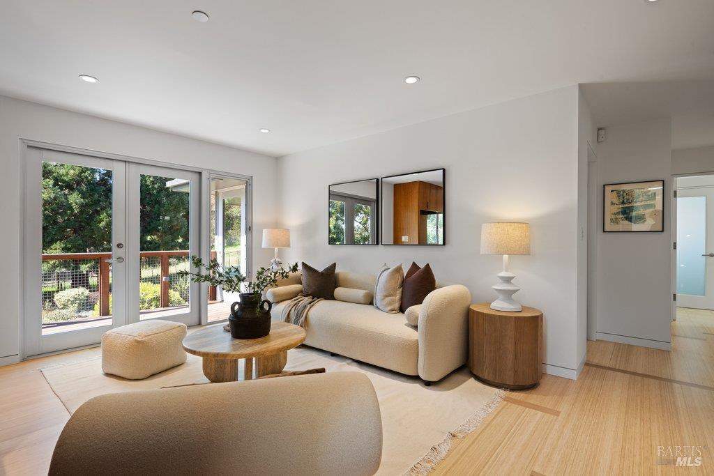 Detail Gallery Image 22 of 89 For 103 Reed Ranch Rd, Tiburon,  CA 94920 - 5 Beds | 4 Baths