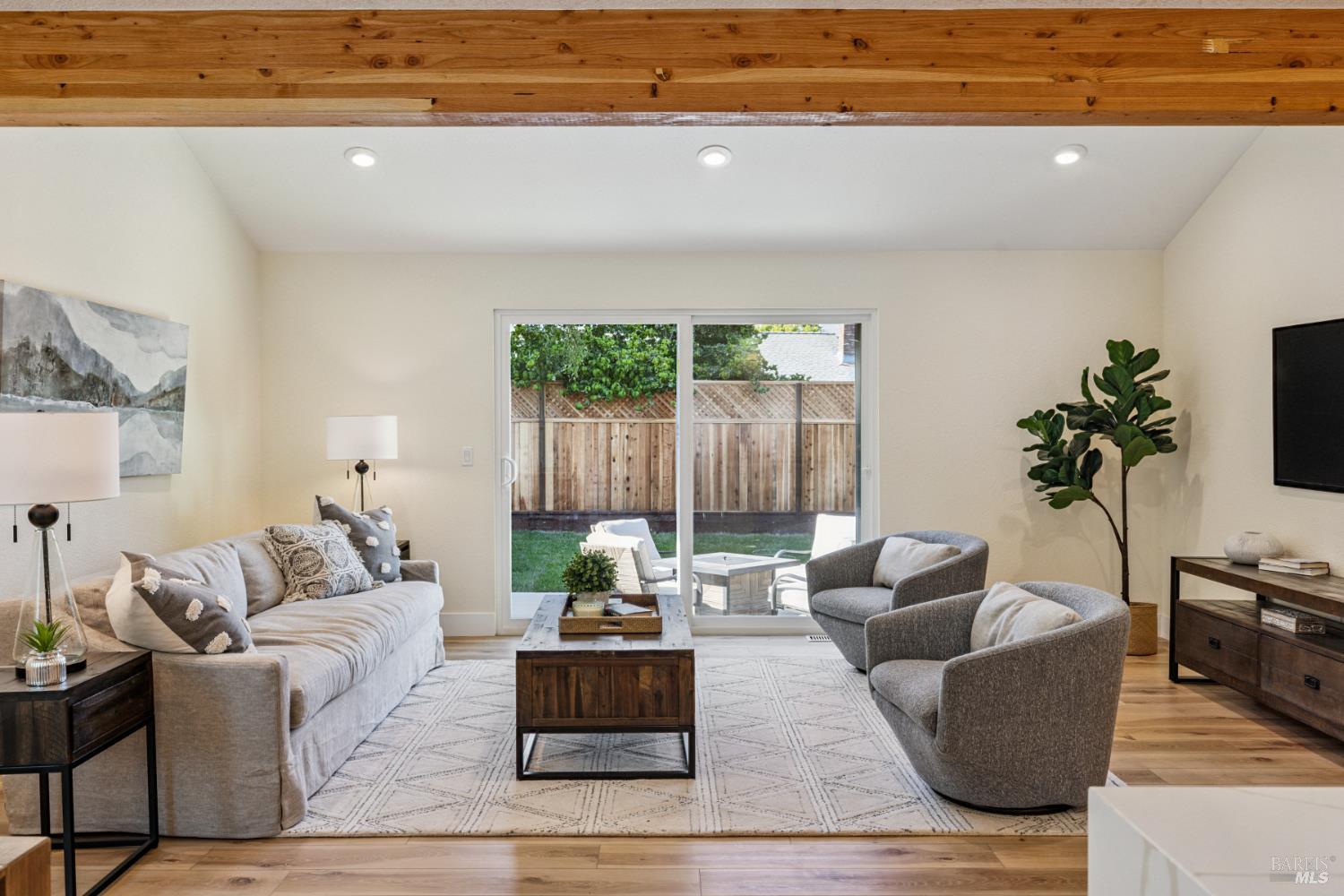 Detail Gallery Image 8 of 60 For 8023 Washington Ave, Sebastopol,  CA 95472 - 4 Beds | 2 Baths