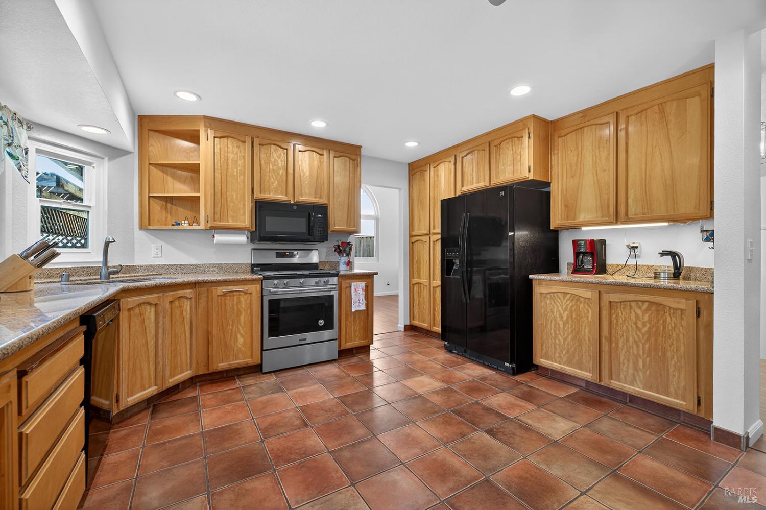 Detail Gallery Image 3 of 41 For 5410 Corbett Cir, Santa Rosa,  CA 95403 - 4 Beds | 2/1 Baths