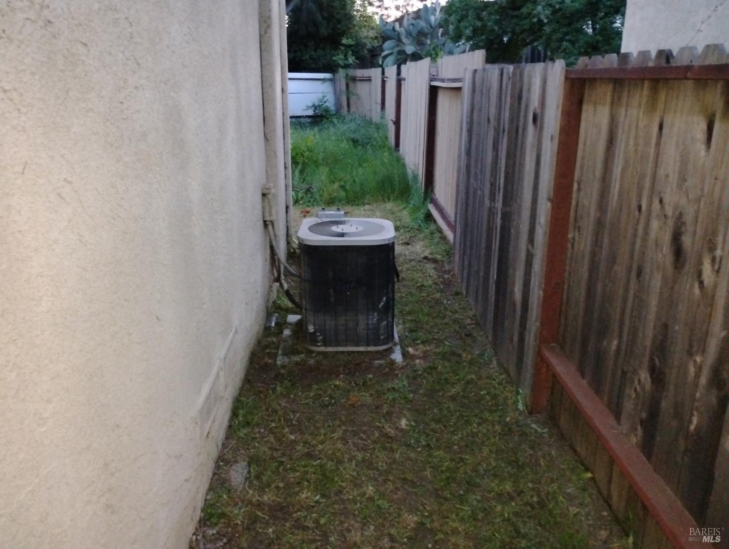 Detail Gallery Image 12 of 12 For 883 Inverness Ct, Fairfield,  CA 94533 - 3 Beds | 1/1 Baths