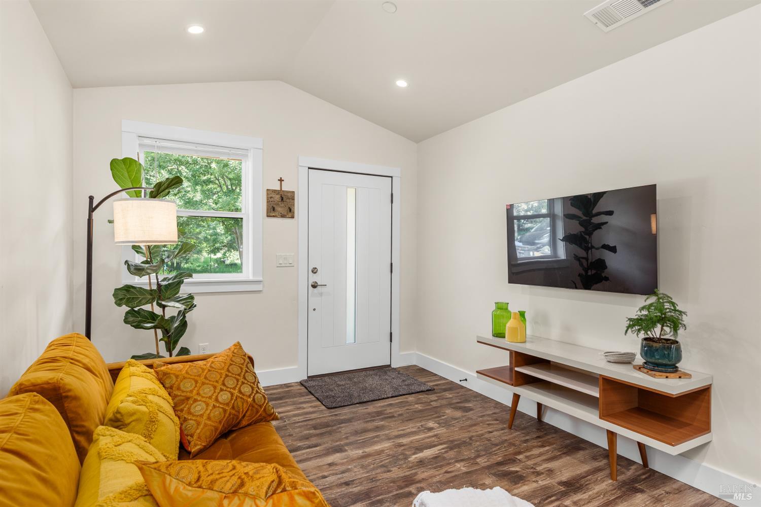 Detail Gallery Image 10 of 36 For 12127 Mead Rd, Middletown,  CA 95461 - 3 Beds | 2 Baths