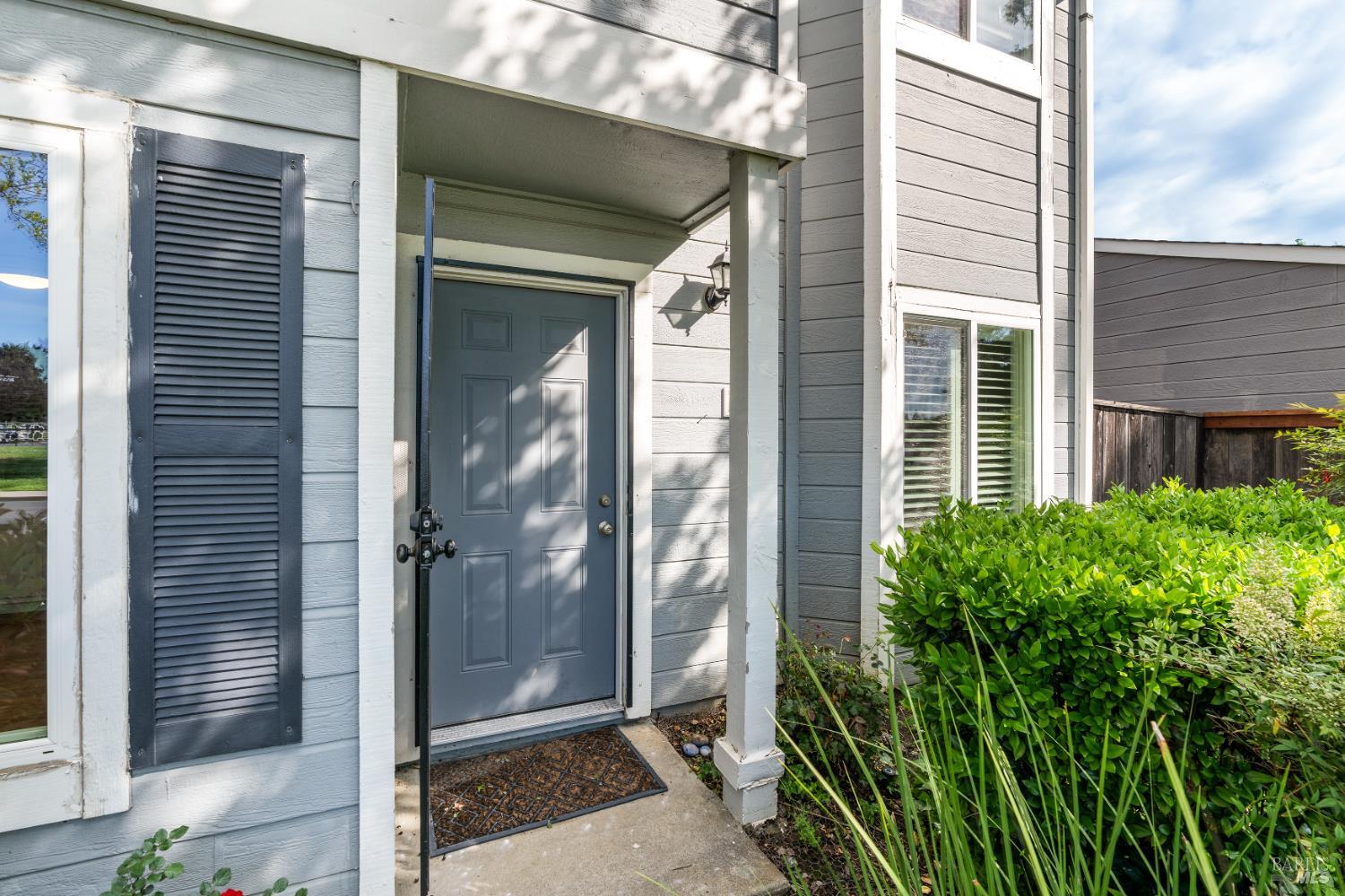 Detail Gallery Image 3 of 51 For 131 Cambridge Dr, Vacaville,  CA 95687 - 3 Beds | 2/1 Baths