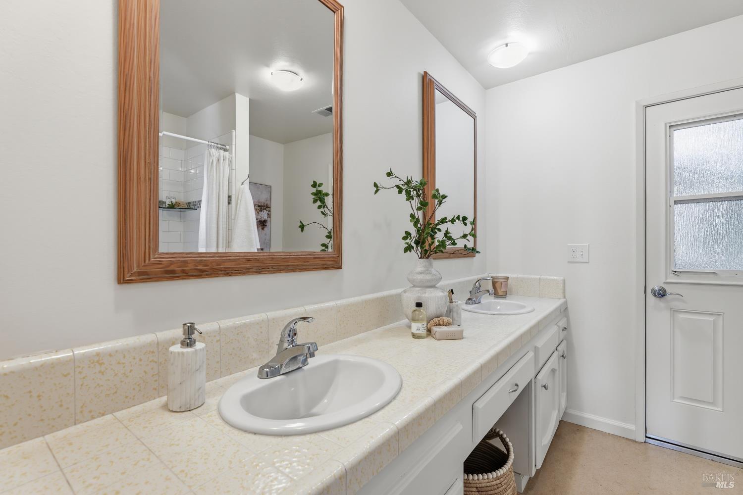 Detail Gallery Image 30 of 52 For 510 Kent St, Petaluma,  CA 94952 - 3 Beds | 2 Baths