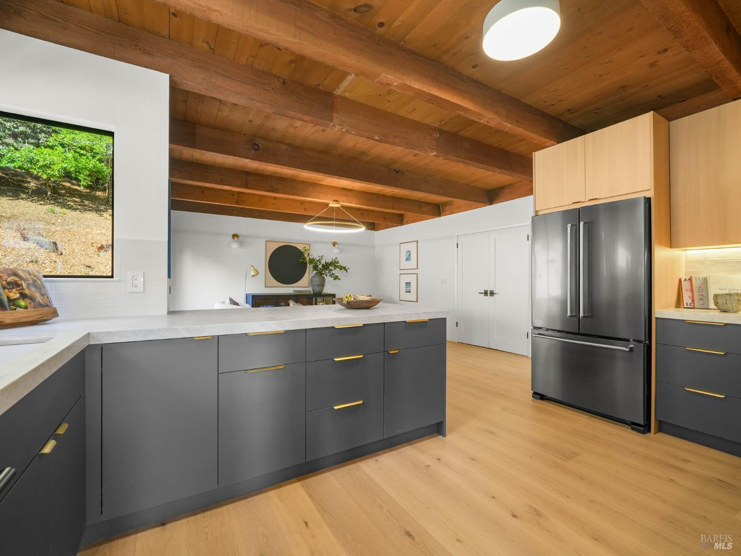 Detail Gallery Image 30 of 60 For 17 Overhill Rd, Mill Valley,  CA 94941 - 5 Beds | 2 Baths