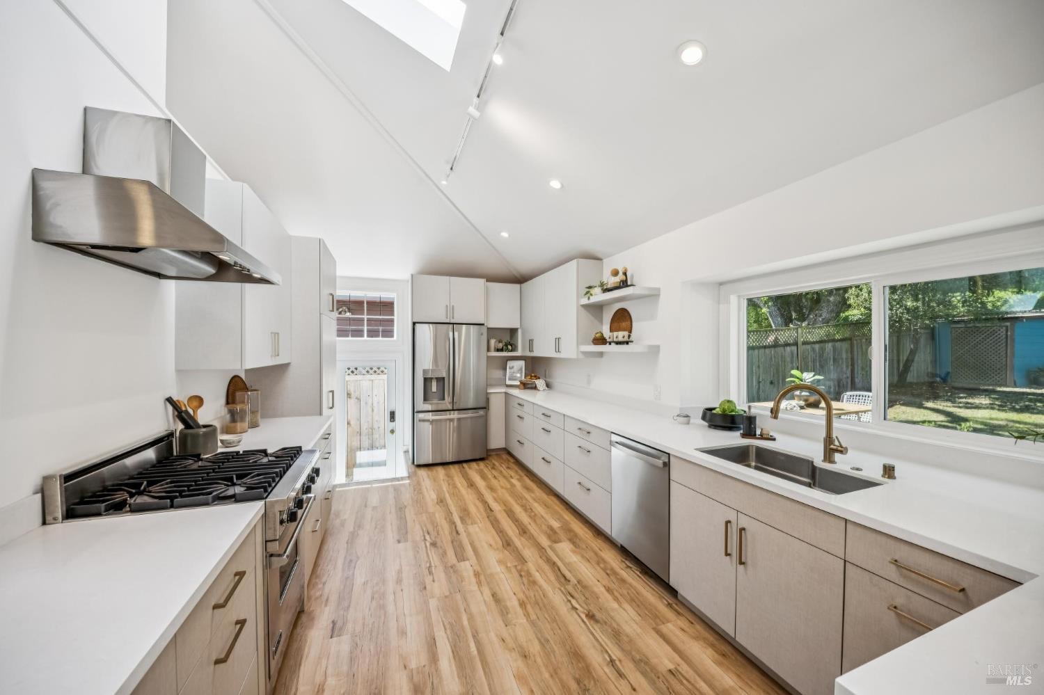 Detail Gallery Image 14 of 49 For 355 Irwin St, San Rafael,  CA 94901 - 3 Beds | 1 Baths