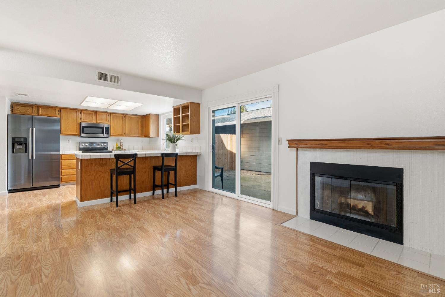 Detail Gallery Image 4 of 51 For 131 Cambridge Dr, Vacaville,  CA 95687 - 3 Beds | 2/1 Baths