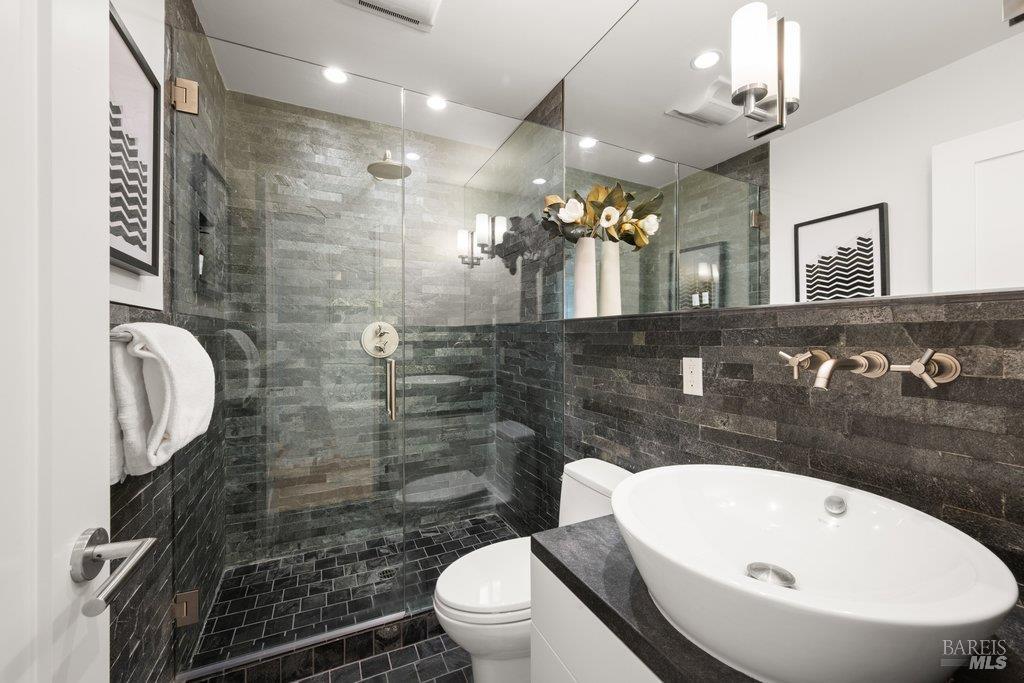 Detail Gallery Image 41 of 89 For 103 Reed Ranch Rd, Tiburon,  CA 94920 - 5 Beds | 4 Baths