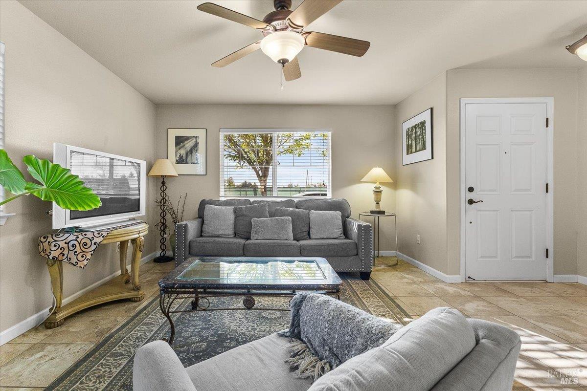 Detail Gallery Image 3 of 26 For 2310 Iroquois St, Santa Rosa,  CA 95403 - 3 Beds | 2/1 Baths