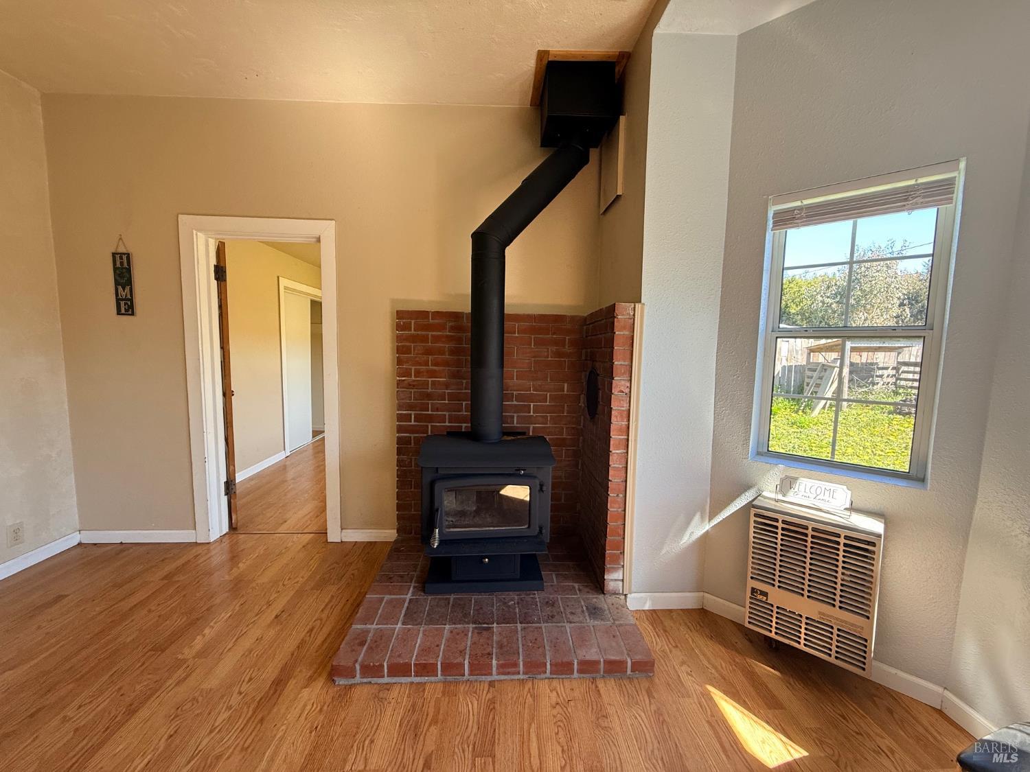 Detail Gallery Image 4 of 22 For 517 S Lincoln St, Fort Bragg,  CA 95437 - 3 Beds | 1 Baths